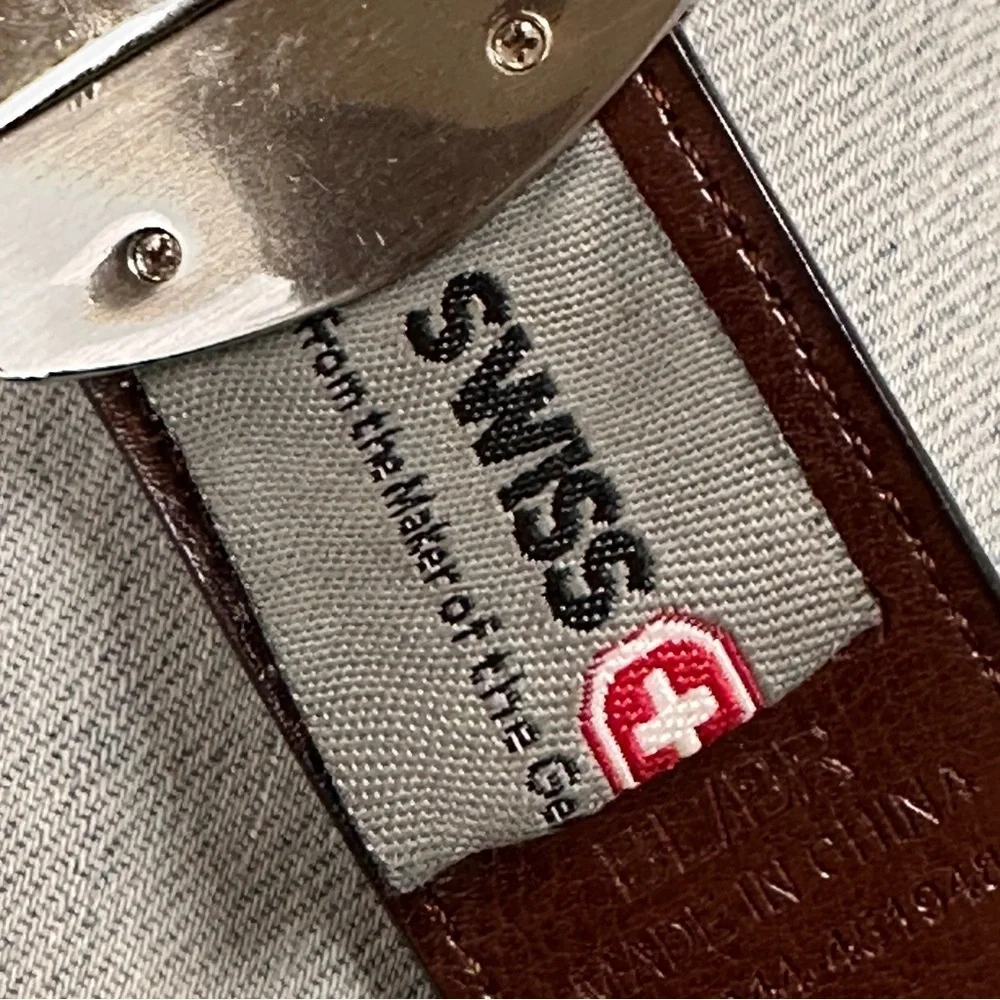 Swiss Gear Black / Brown Reversible Belt with Silver Buckle XXL 44 -48.